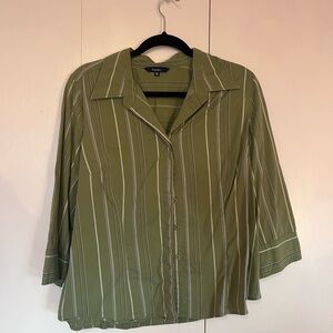 REITMANS green and white blouse